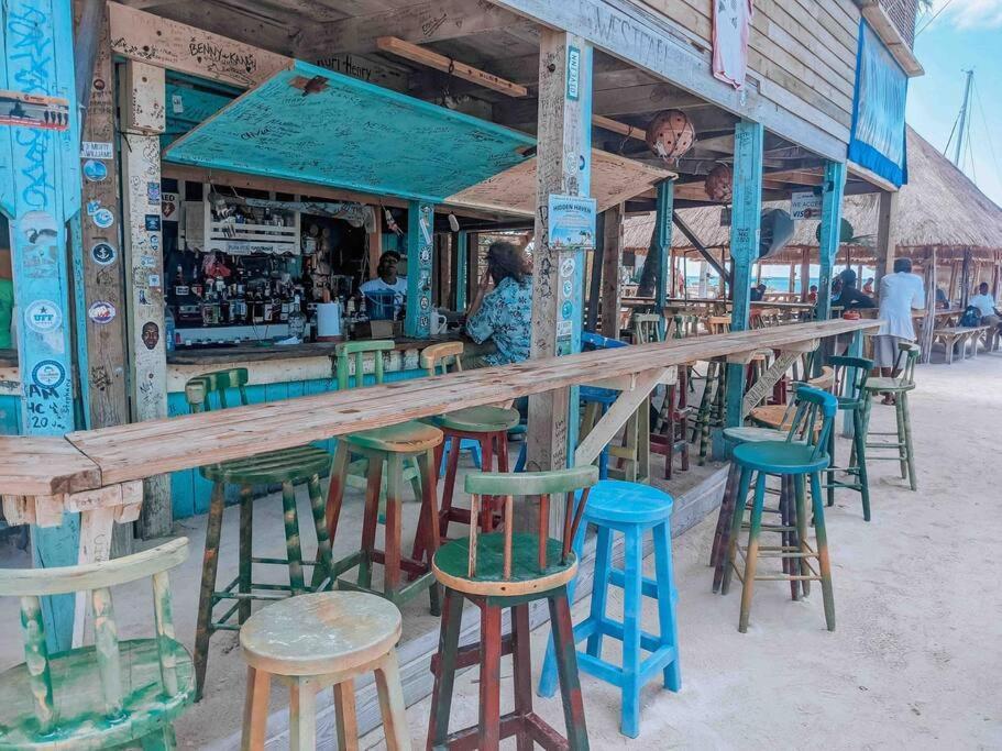 Vacation Home Blue Lotus Caye Caulker Exteriör bild